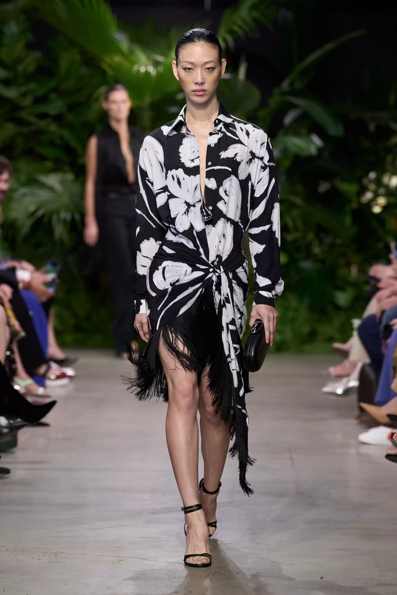 URBAN RESORT: THE SPRING/SUMMER 2023 MICHAEL KORS COLLECTION RUNWAY SHOW