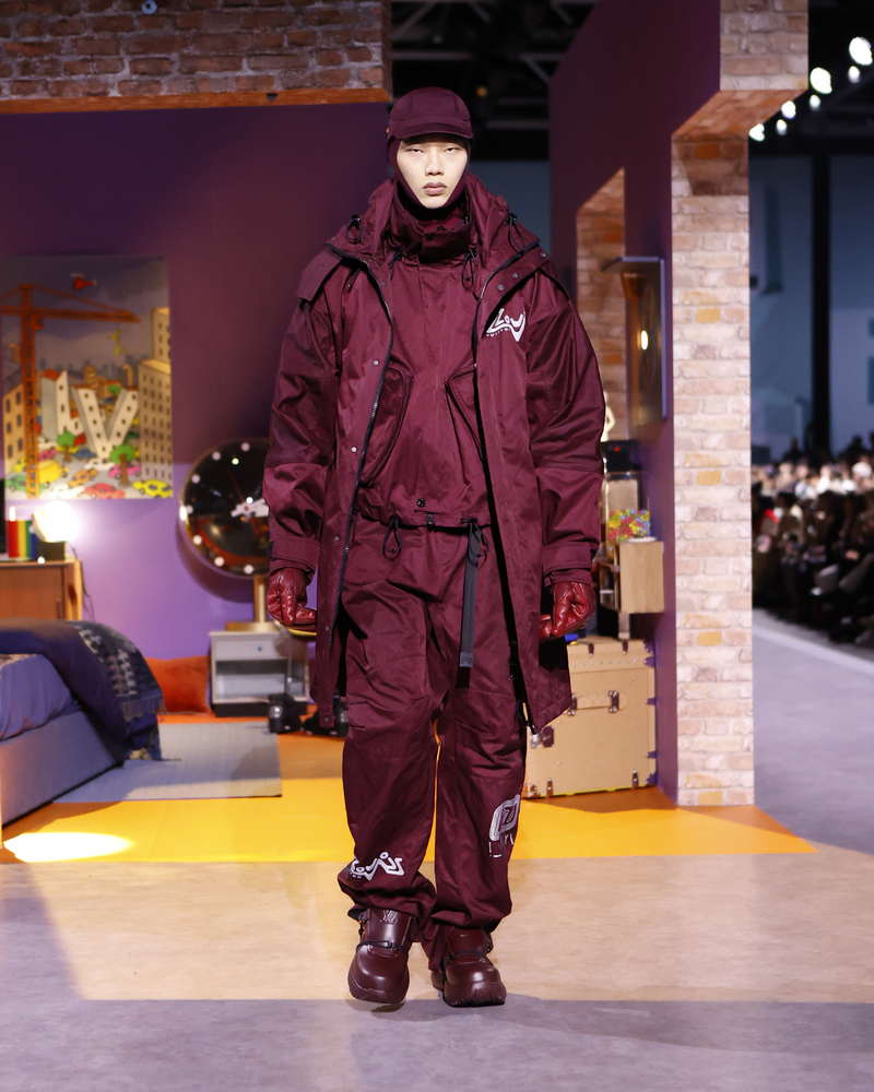 The highlights of Louis Vuitton mens FallWinter 20232024 fashion show   Vogue France