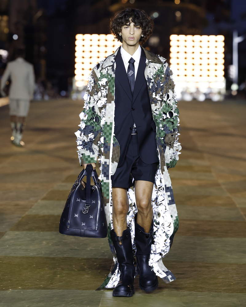 Louis Vuitton Spring-Summer 2023 Men's show pays a last tribute to