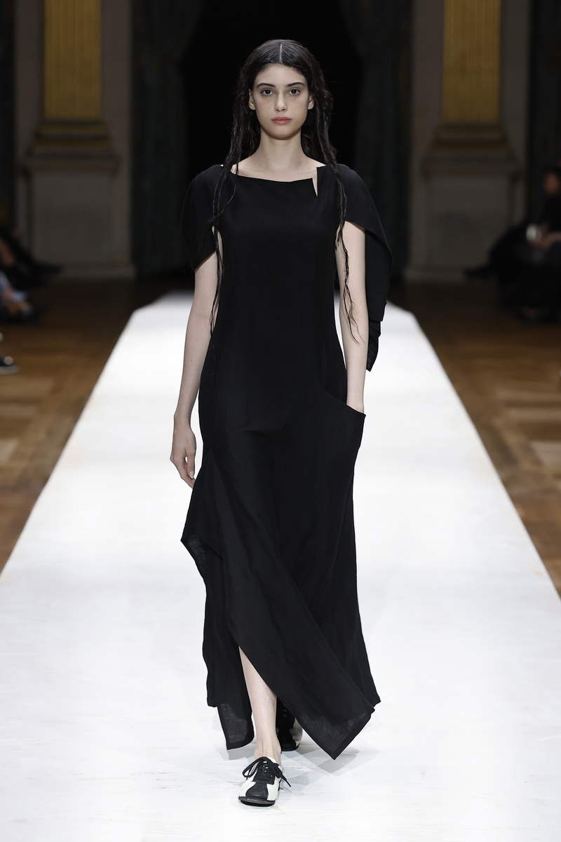 Yohji Yamamoto Women's Spring Summer 2024 Collection - Photo Courtesy of Yohji Yamamoto