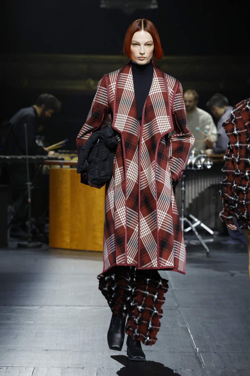 Issey Miyake Autumn Winter 2023 ⁄ 24 Collection: The Square And Beyond - Photo courtesy of Issey Miyake