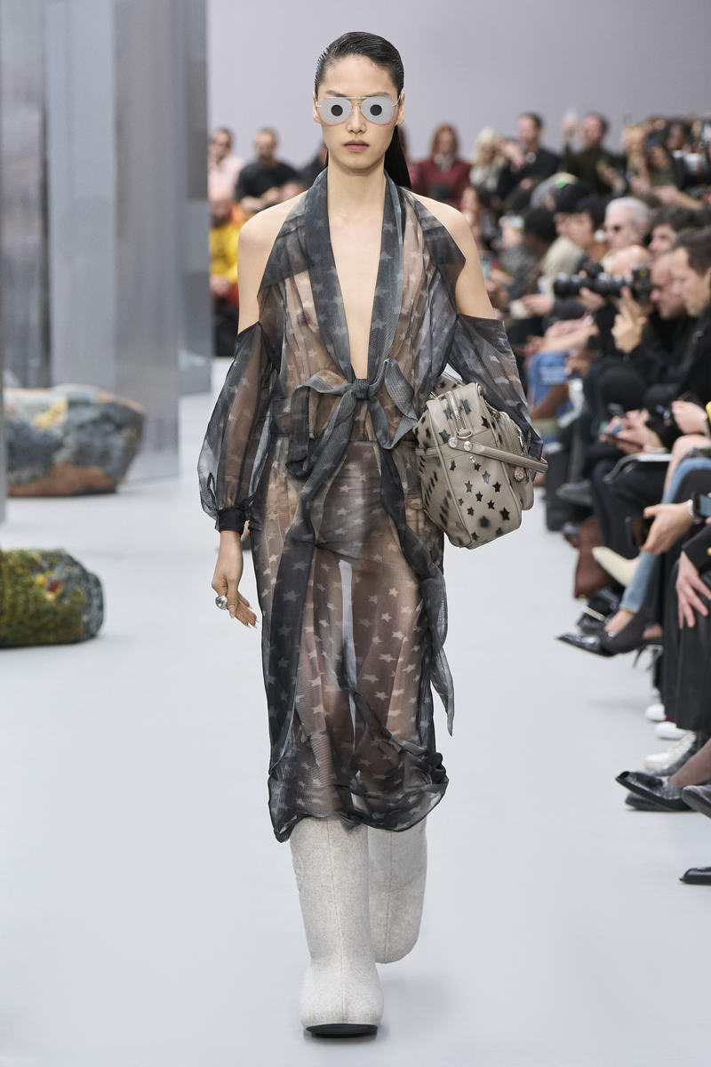 Acne Studios Fall Winter 2025 Womenswear - Photo courtesy of Acne Studios