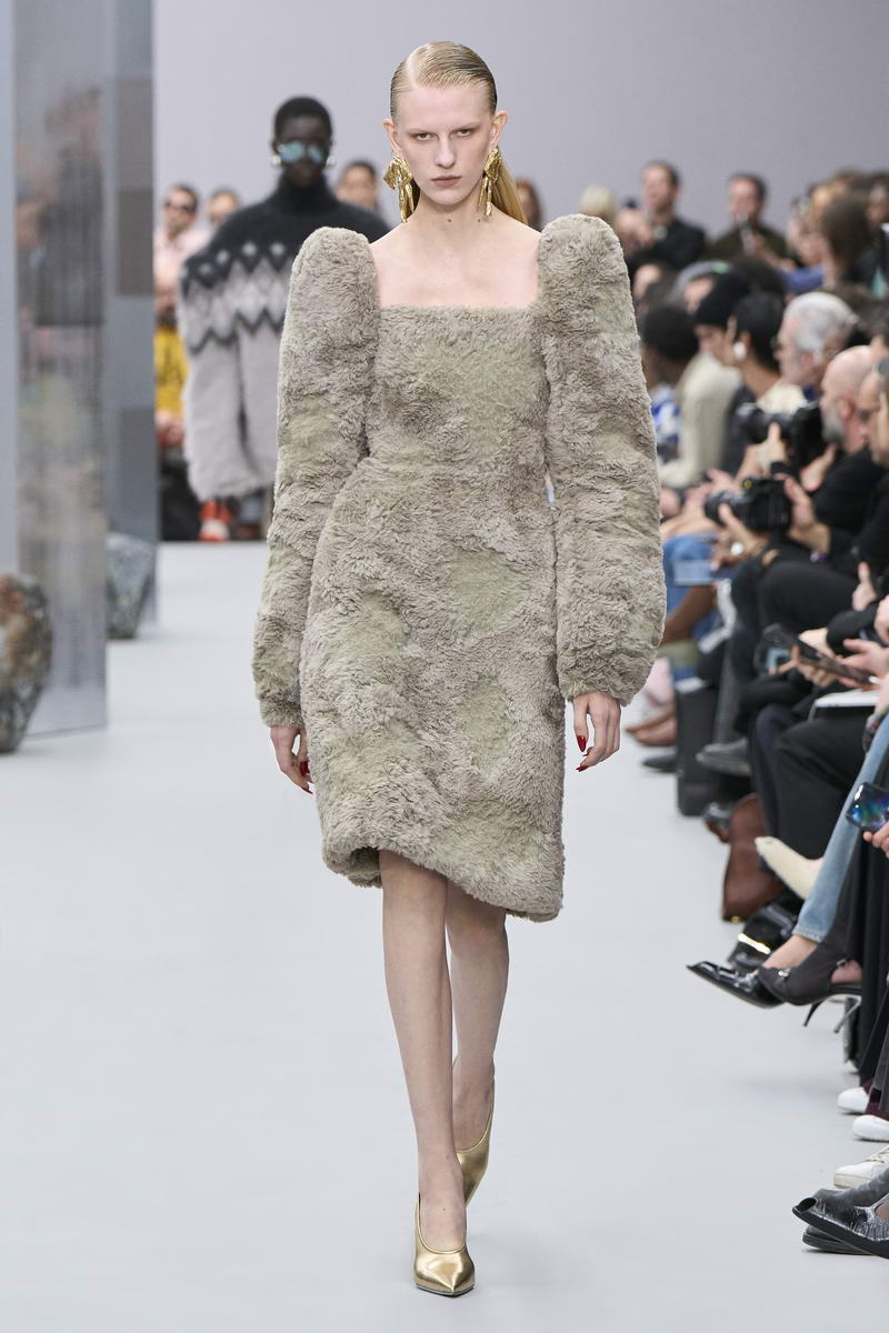 Acne Studios Fall Winter 2025 Womenswear - Photo courtesy of Acne Studios