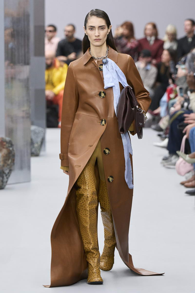 Acne Studios Fall Winter 2025 Womenswear - Photo courtesy of Acne Studios