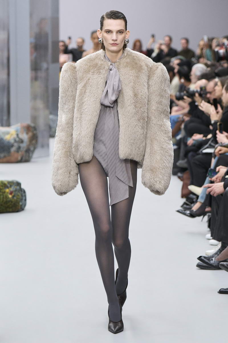 Acne Studios Fall Winter 2025 Womenswear - Photo courtesy of Acne Studios