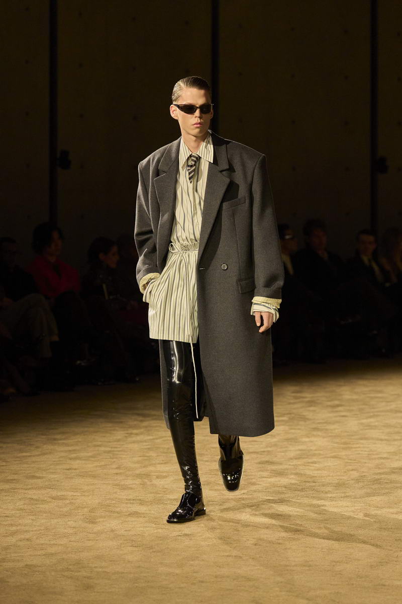 SAINT LAURENT FASHION SHOW MEN WINTER 2026 2027 - Photo courtesy of Saint Laurent