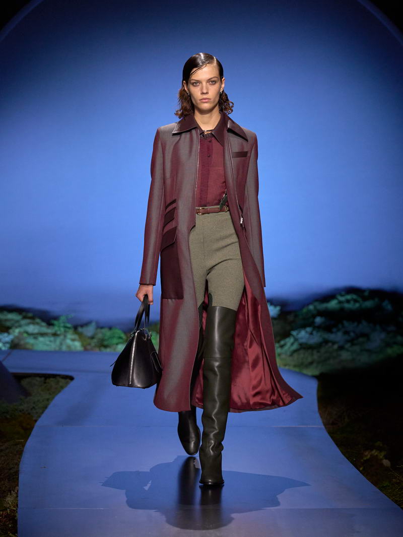 Twilight in Motion: Hermès Unveils a Nocturnal Elegance for Fall/Winter 2026-2027 - Photo courtesy of Hermès