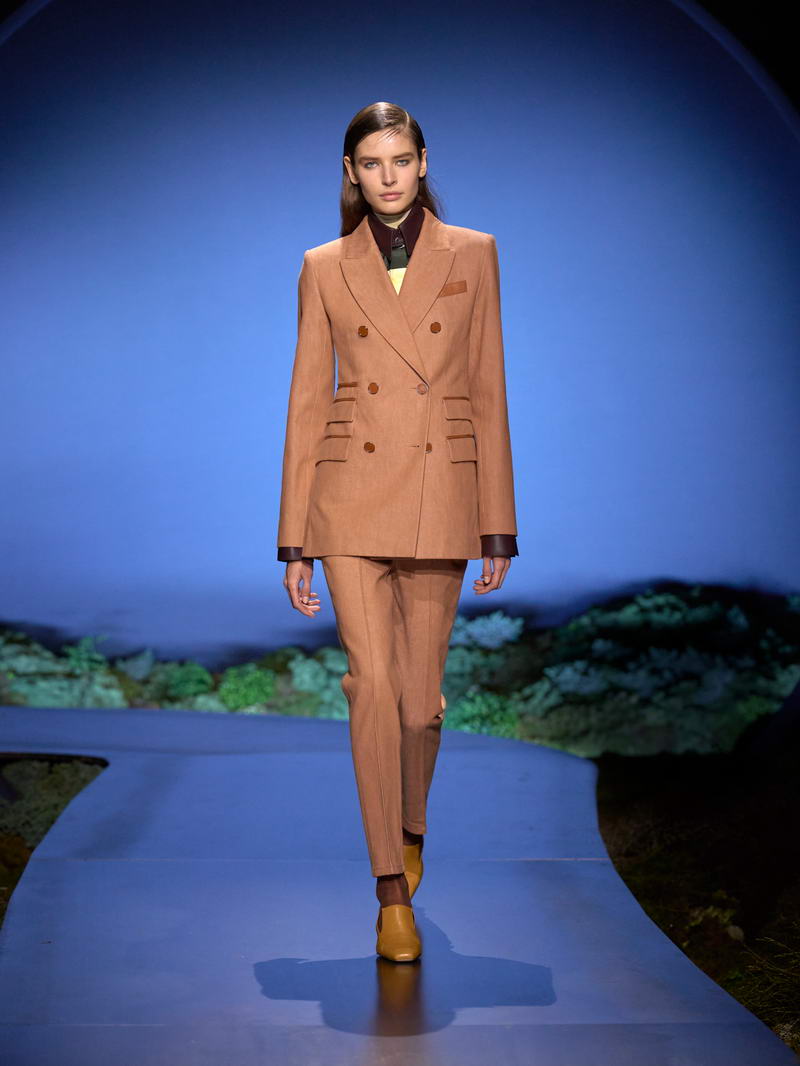 Twilight in Motion: Hermès Unveils a Nocturnal Elegance for Fall/Winter 2026-2027 - Photo courtesy of Hermès