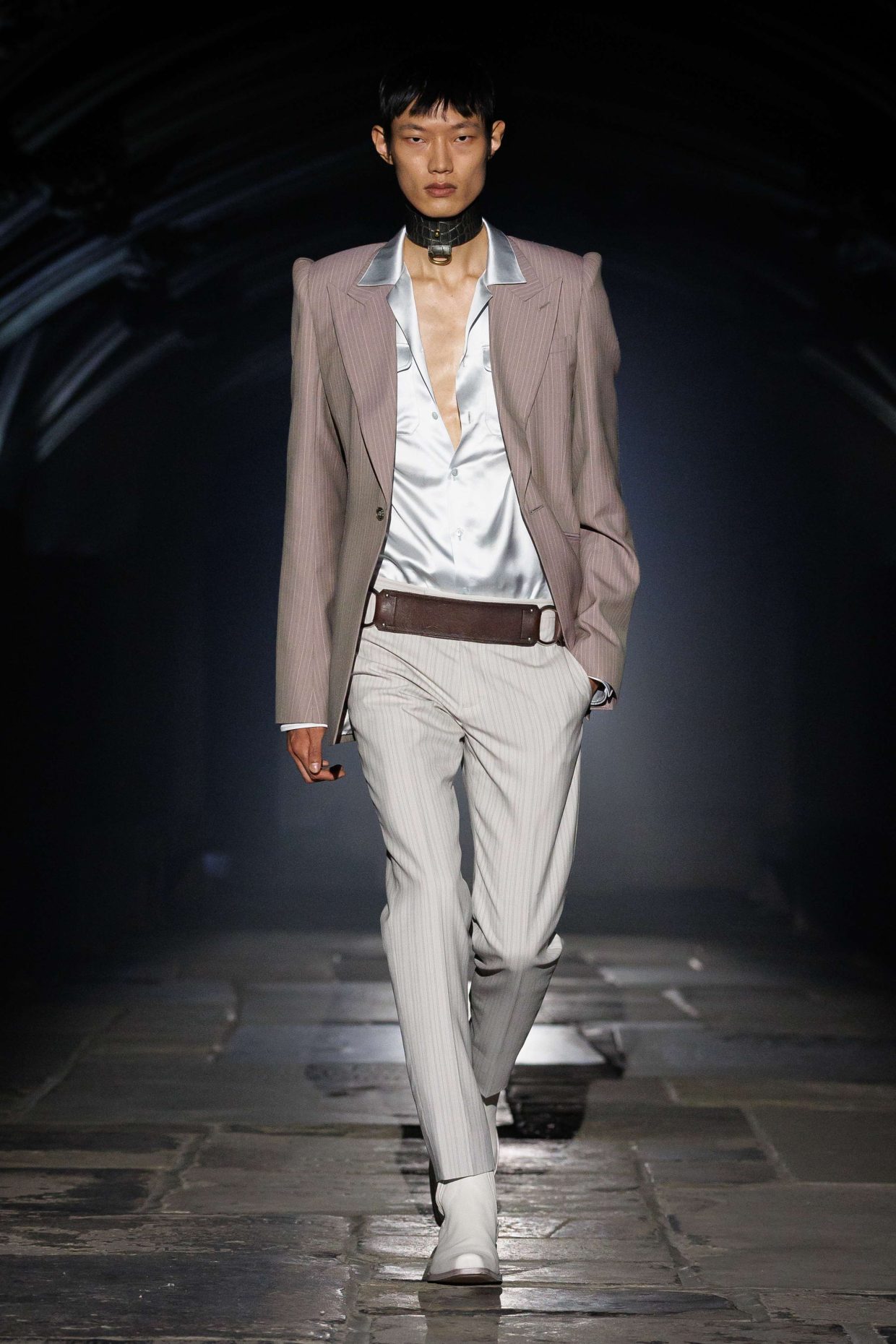 McQueen Spring Summer 2027: angels in the dark - Photo courtesy of McQueen