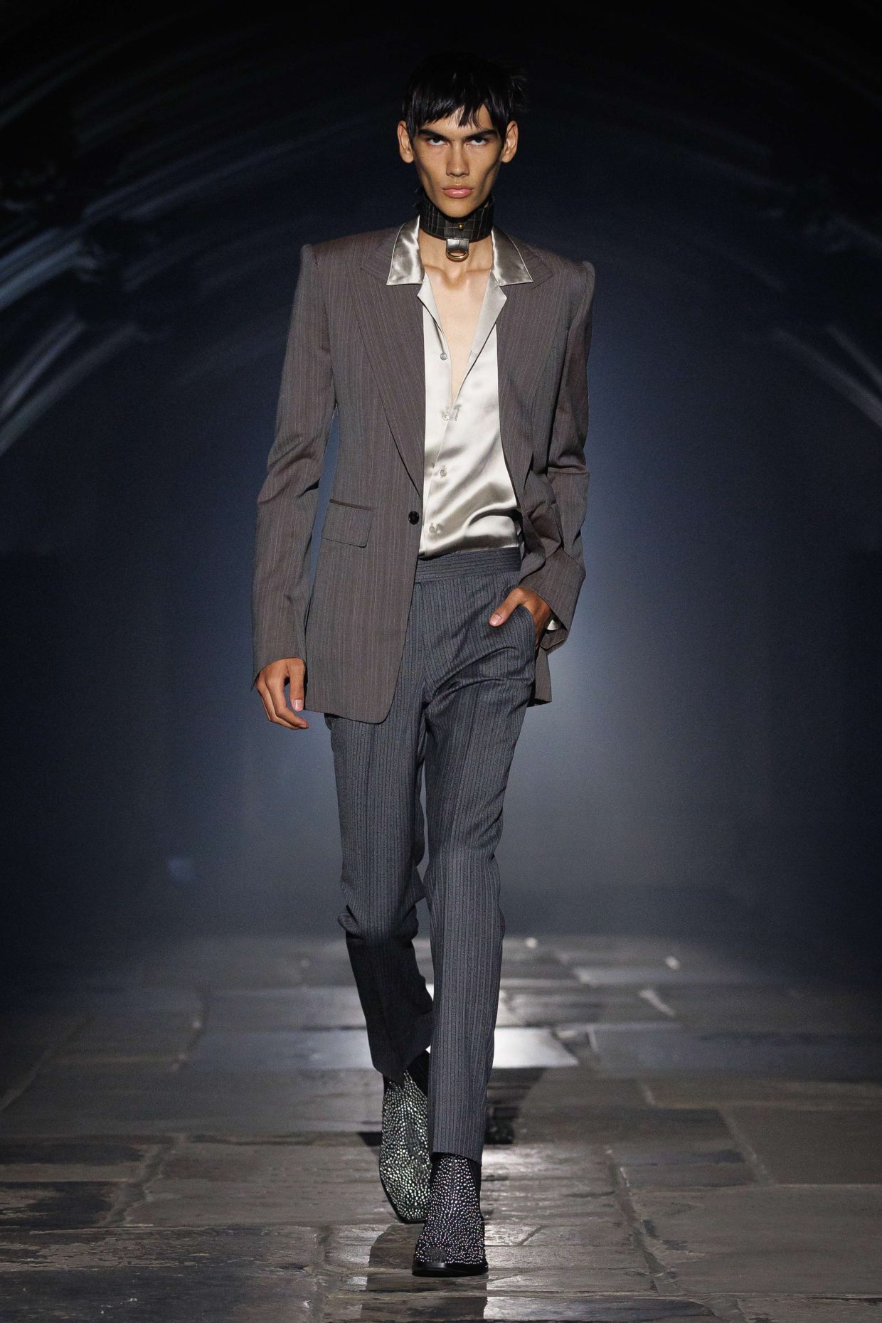 McQueen Spring Summer 2027: angels in the dark - Photo courtesy of McQueen